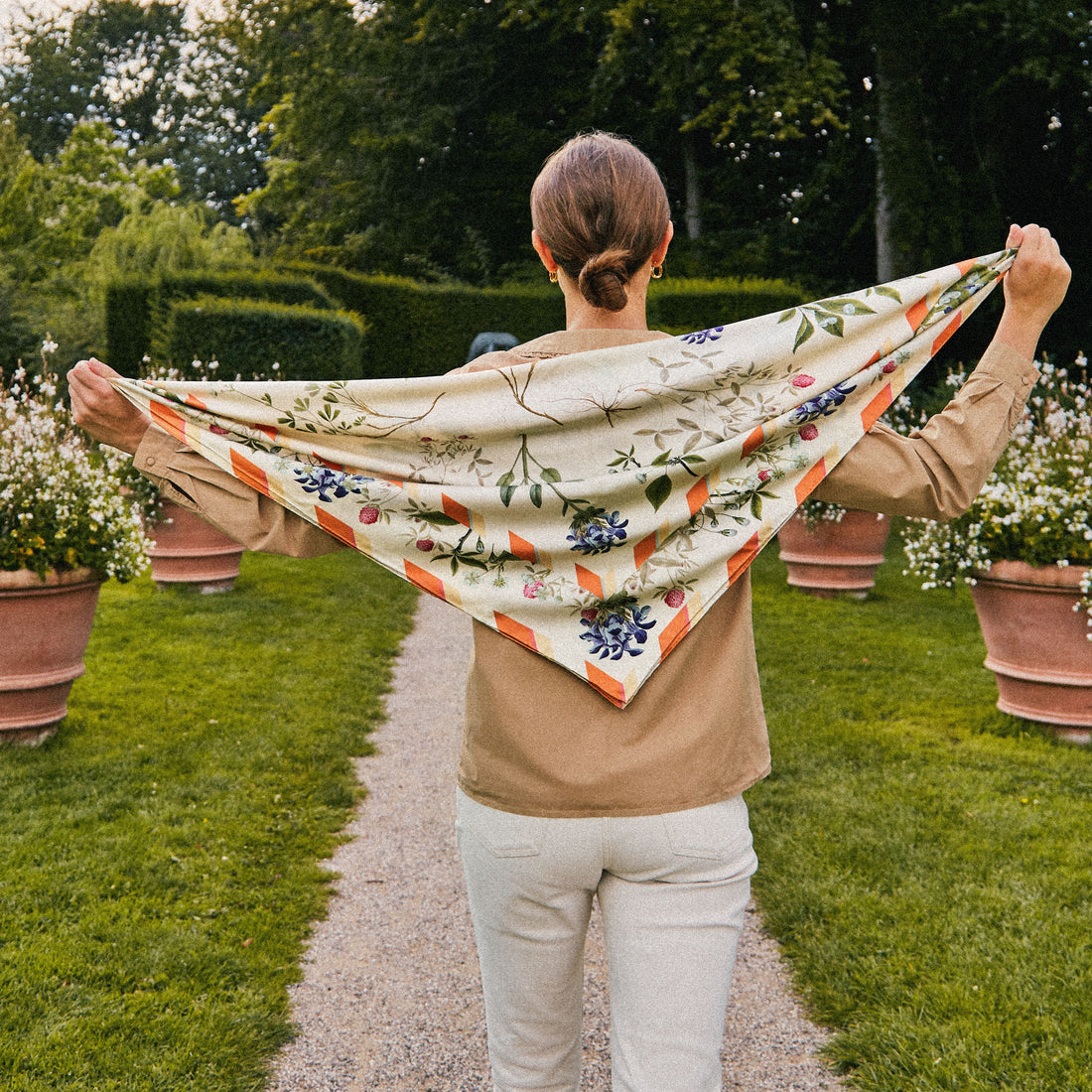 Hvad skal jeg vælge? Et tørklæde i silke eller polyester?