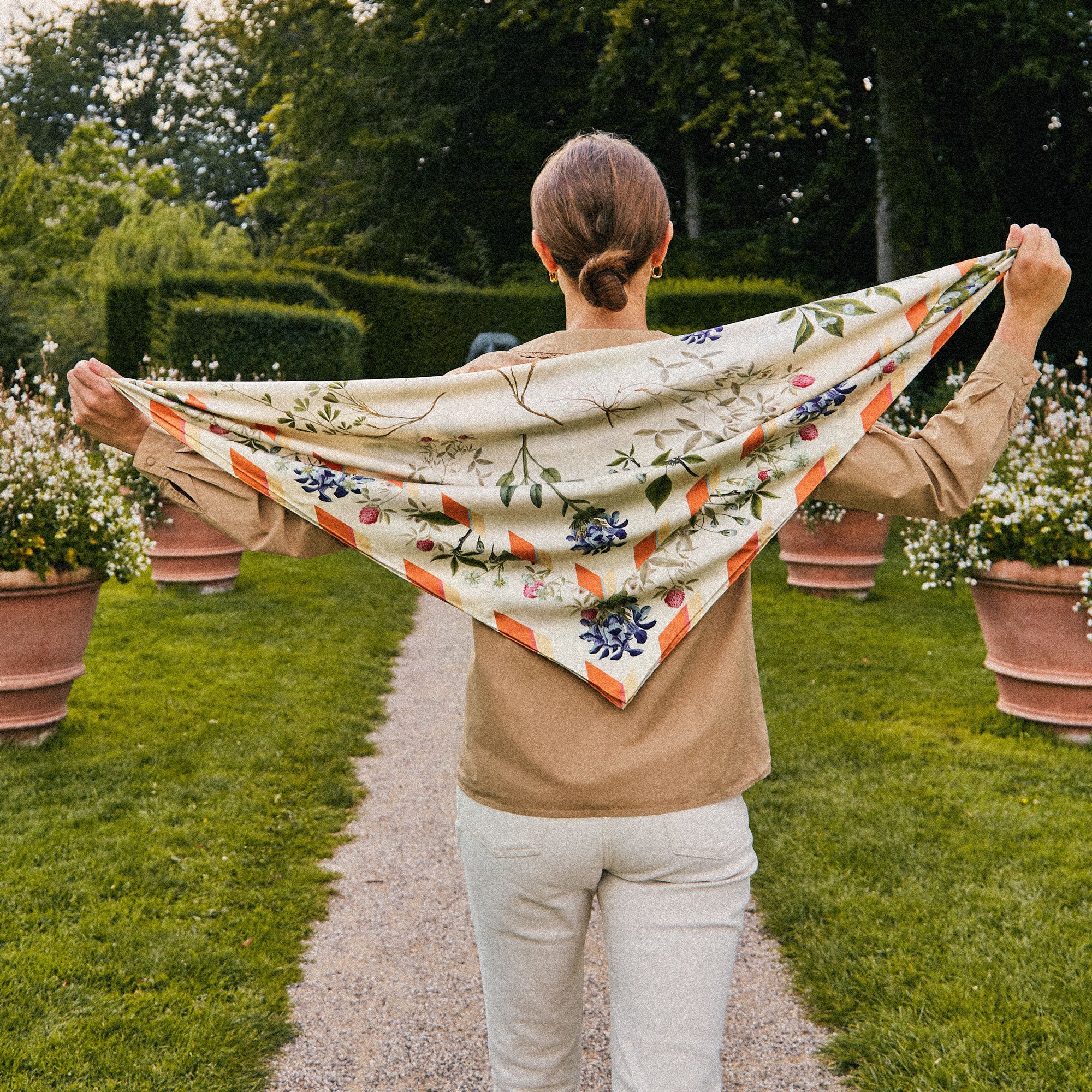 Hvad skal jeg vælge? Et tørklæde i silke eller polyester?