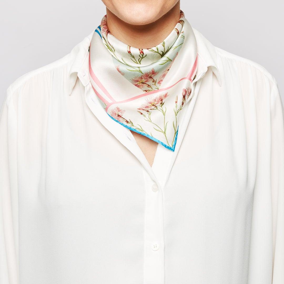 Flora Danica Denmark Blue and Pink Nellike silketørklæde Small scarf Blue and Pink Nellike