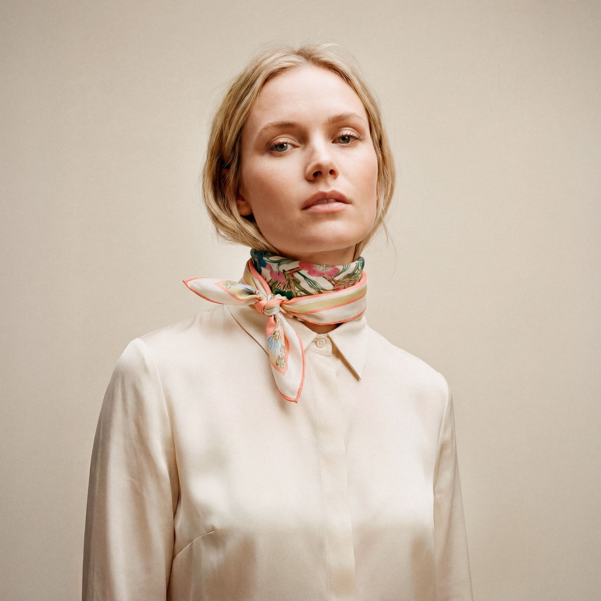 Flora Danica Denmark Coral Botanica 70 silketørklæde Medium Dobbeltsided scarf Coral Botanica scarf