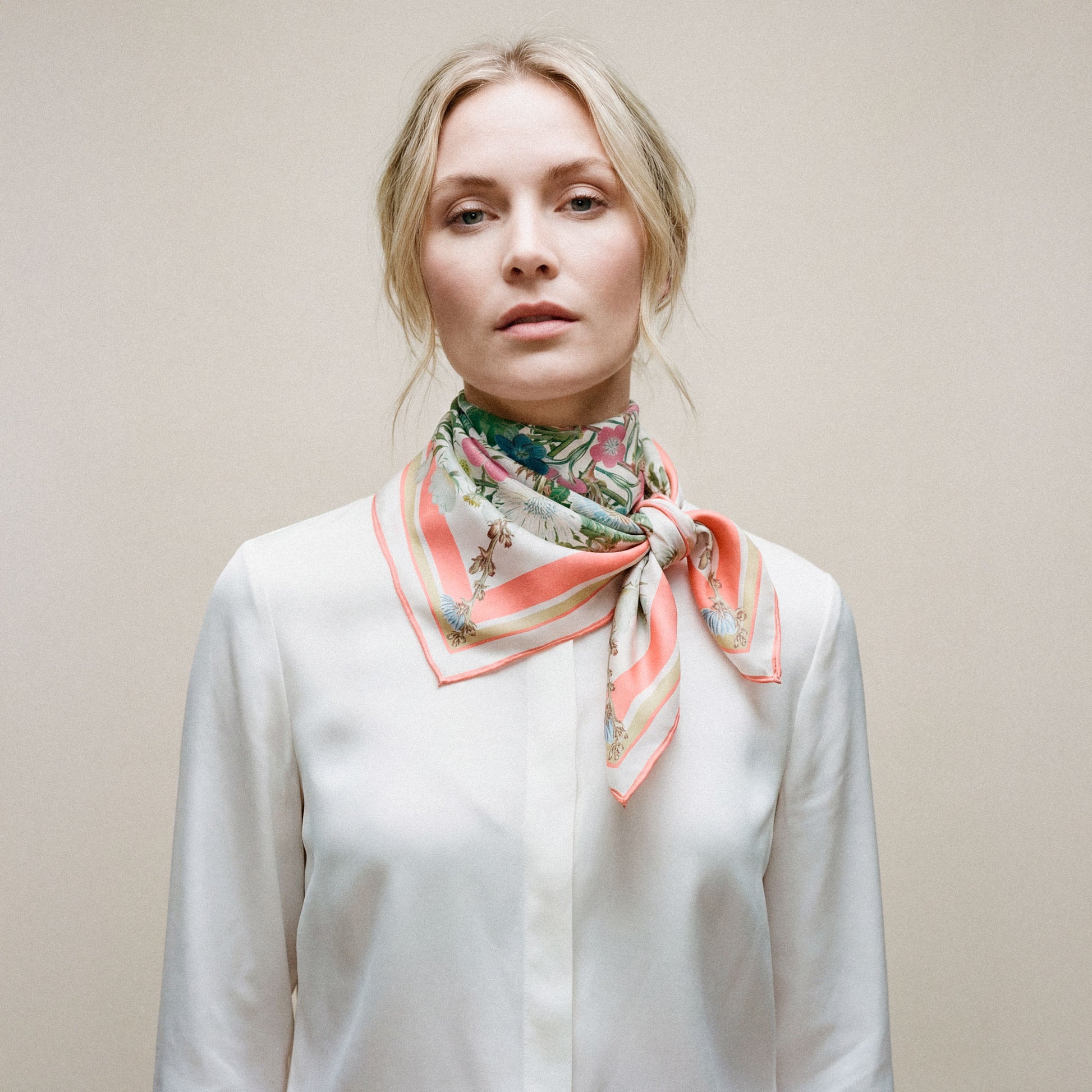 Flora Danica Denmark Coral Botanica 70 silketørklæde Medium Dobbeltsided scarf Coral Botanica scarf