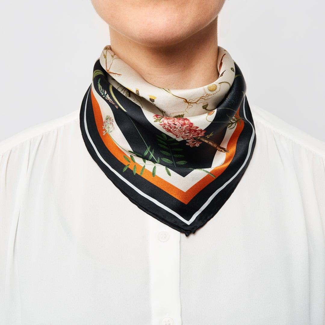 Flora Danica Denmark Flower Field silketørklæde Small scarf Flower Field Navy-Blue/orange