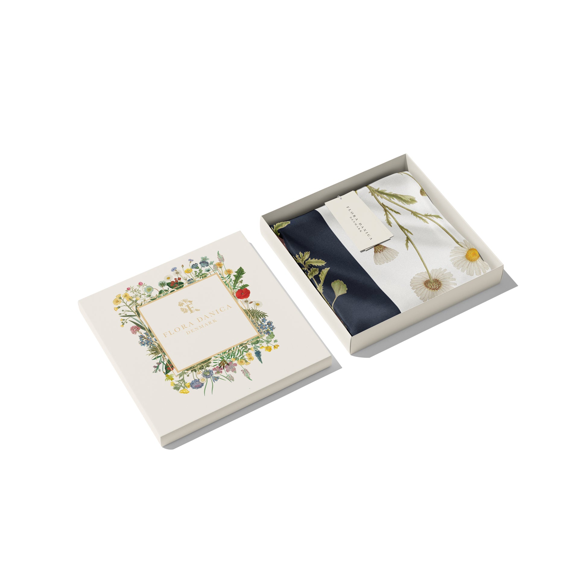 Flora Danica Denmark Four Square Daisy Double silketørklæde 90 Large dobbeltsided scarf Four Square Daisy Pink, Navy, Gray, off-white