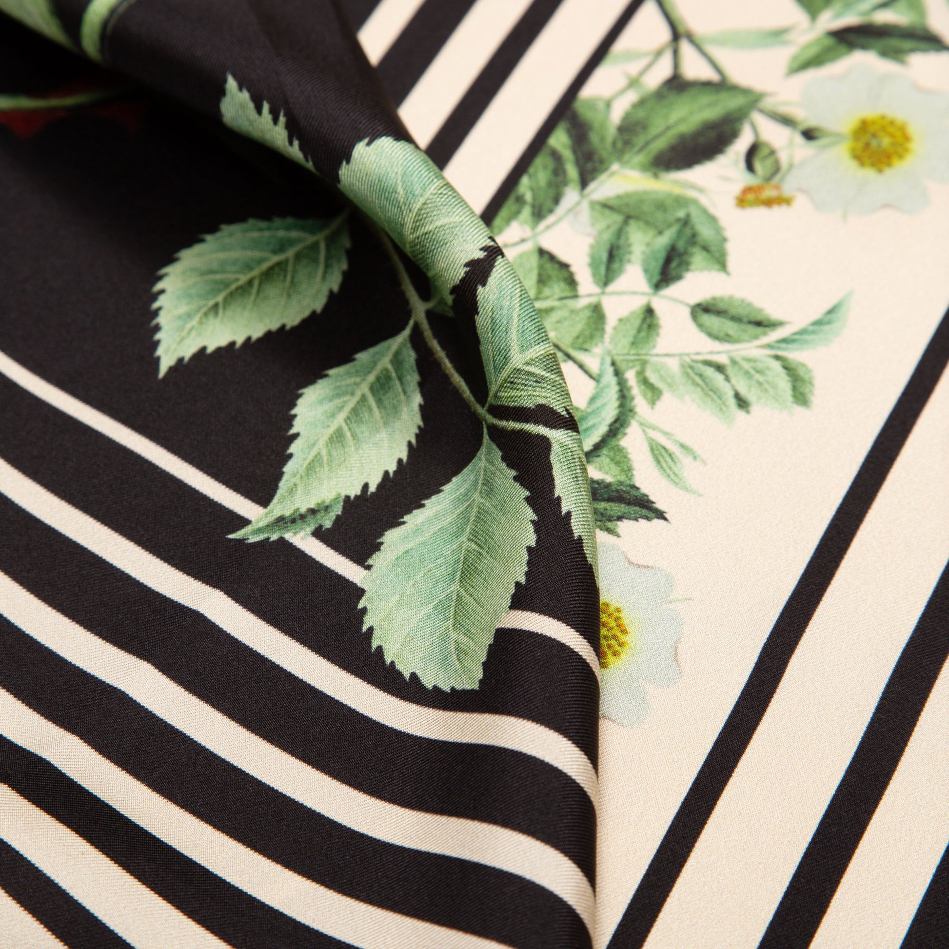 Flora Danica Denmark Optical Rose silketørklæde Large dobbeltsided scarf Optical Rose Black/Off-white