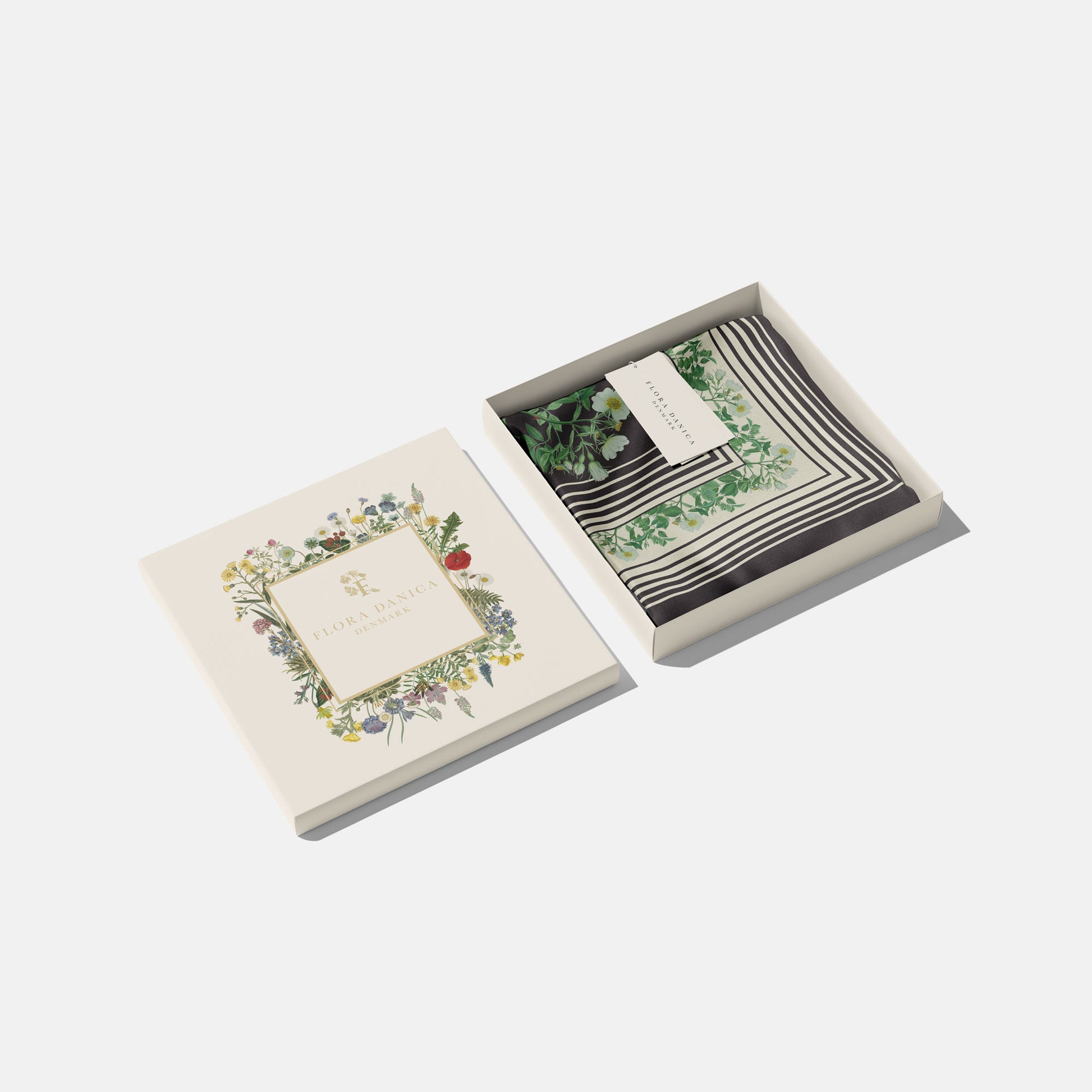 Flora Danica Denmark Optical Rose silketørklæde Large dobbeltsided scarf Optical Rose Black/Off-white