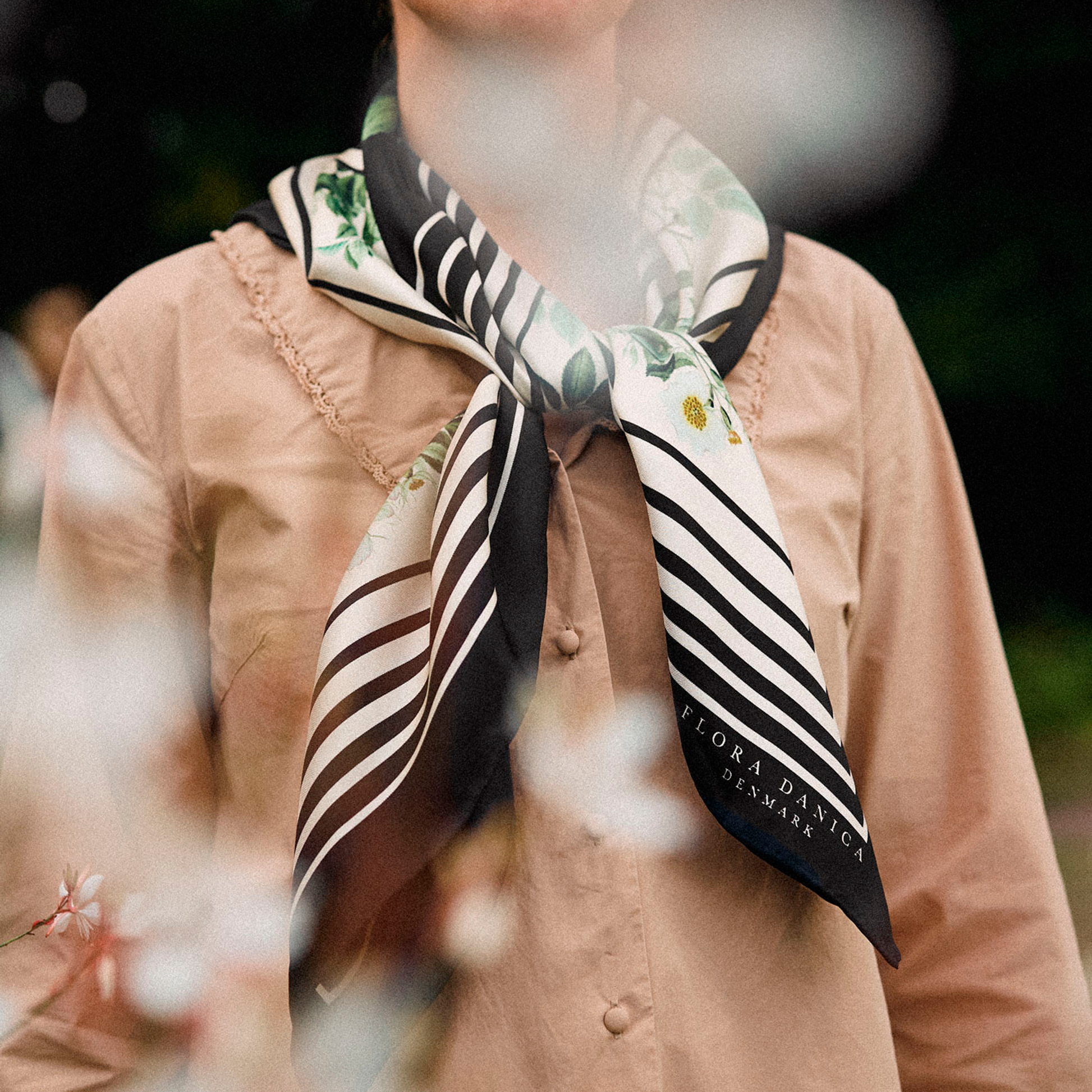 Flora Danica Denmark Optical Rose silketørklæde Large dobbeltsided scarf Optical Rose Black/Off-white