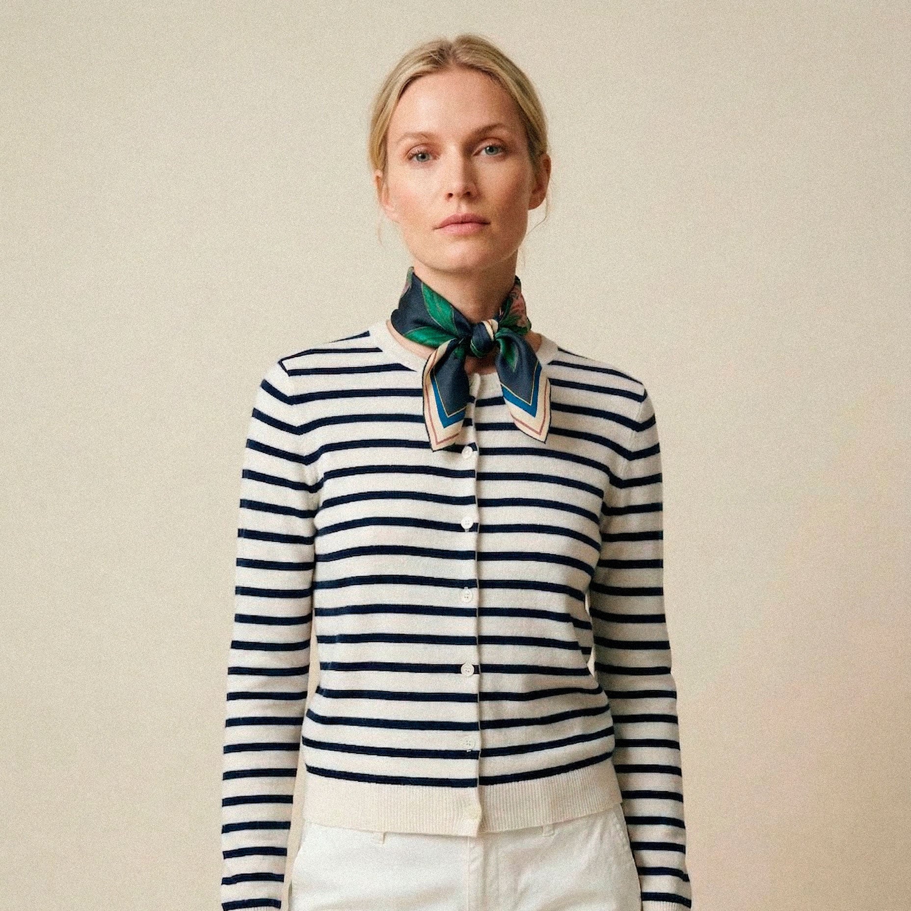 Flora Danica Denmark Trifolium silketørklæde Small scarf Trifolium off-black/yellow