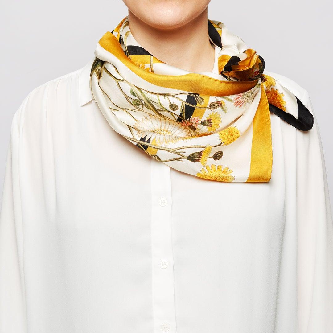Yellow Meadow silketørklæde - FLORA DANICA DENMARK